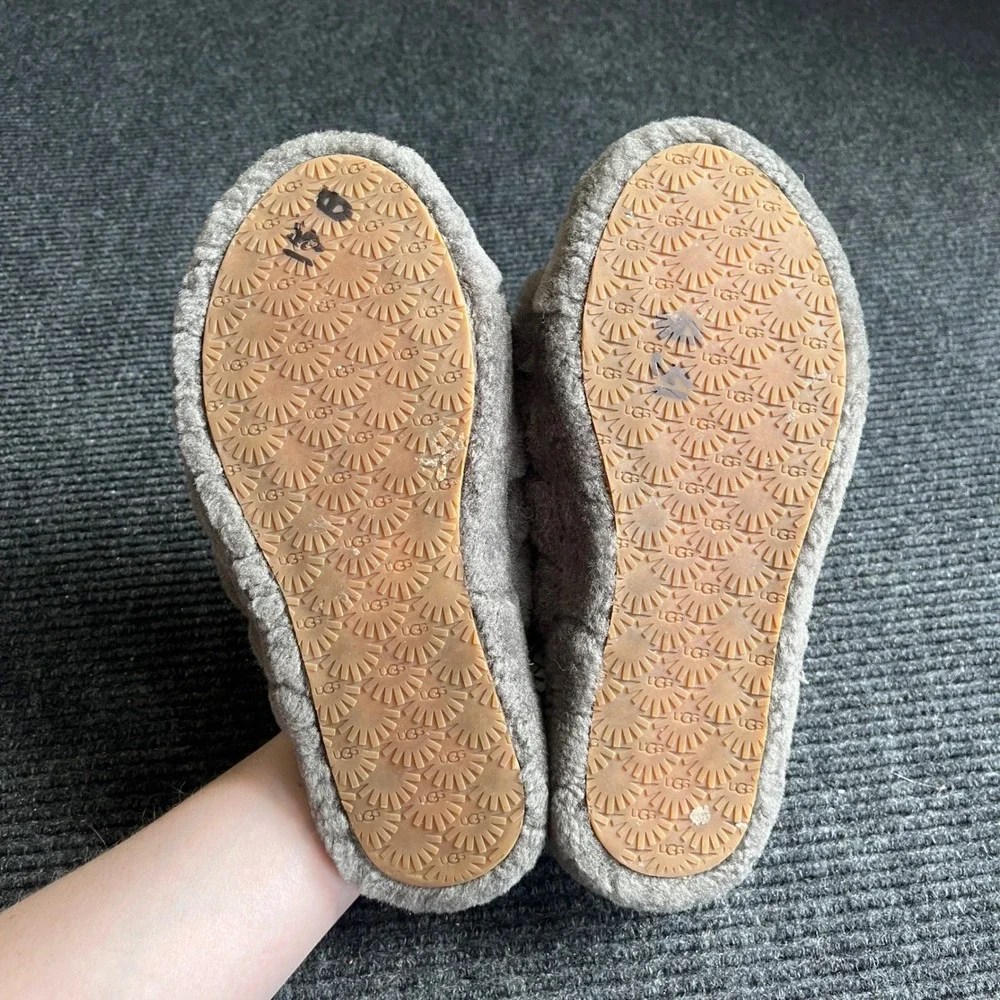 UGG Fluff Yeah Slide Kid Size 6 Charcoal Grey Sheepskin Elastic Slingback Sandal